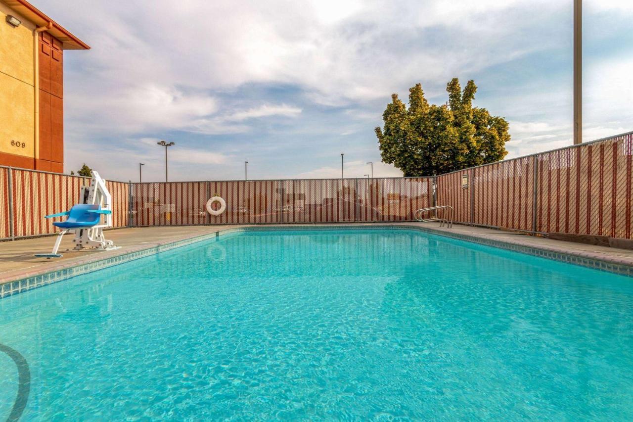 Super 8 By Wyndham The Dalles Or Bagian luar foto