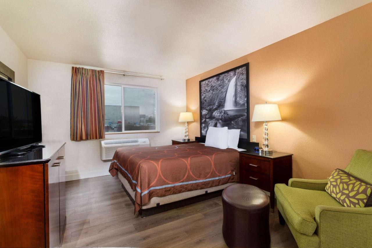 Super 8 By Wyndham The Dalles Or Bagian luar foto