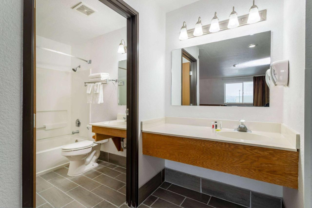 Super 8 By Wyndham The Dalles Or Bagian luar foto