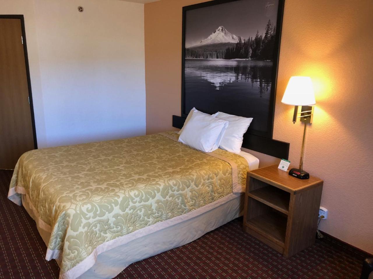 Super 8 By Wyndham The Dalles Or Bagian luar foto