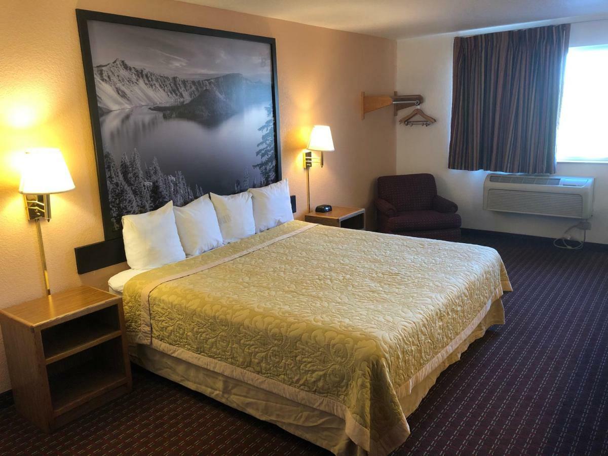 Super 8 By Wyndham The Dalles Or Bagian luar foto