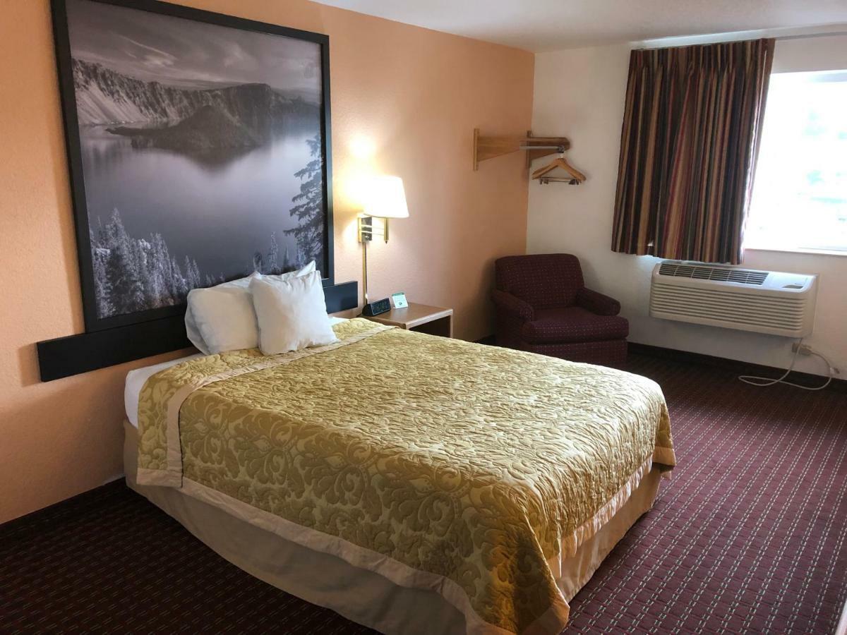 Super 8 By Wyndham The Dalles Or Bagian luar foto